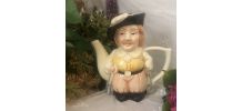 Pichet personnage ou théière en céramique