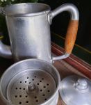 Cafetière ancienne en aluminium 