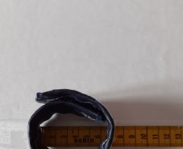 Bracelet en tissu skaï bleu marine brodé,bouton bleu fleurs 