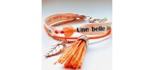 Bracelet ruban orange, chaine, breloques, pompon