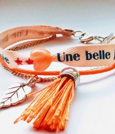 Bracelet ruban orange, chaine, breloques, pompon