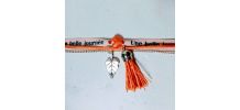 Bracelet ruban orange, chaine, breloques, pompon