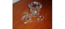MOUTARDIER CRISTAL DE BACCARAT MODELE HARCOURT. AVEC SA CUIL