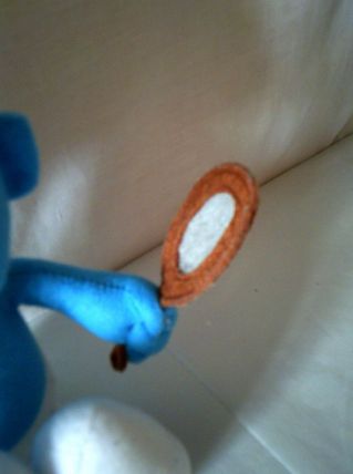 Peluche Stroumphette une fleur sur la tête 