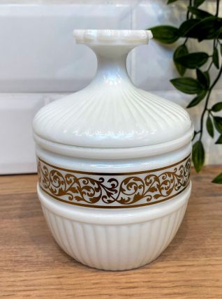 Bonbonnière en verre opalin