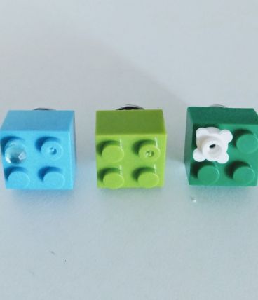 Pin's Lego, lot de 3 en vert et bleu, cravate, veste