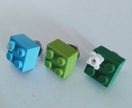 Pin's Lego, lot de 3 en vert et bleu, cravate, veste