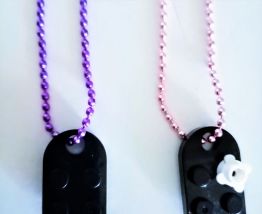 Collier Lego cœur noir, fleur, se partage en 2