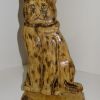 Chat  assis  bois  sculté   sur socle 