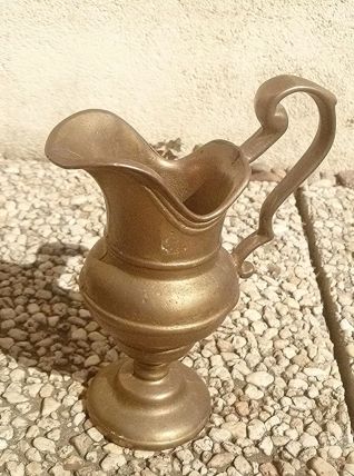 cruche  en laiton épais , vintage
