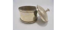 Boîte cylindrique en métal