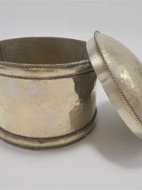 Boîte cylindrique en métal