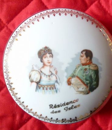 Bonbonnière en porcelaine DE LUXE