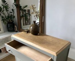 Commode vintage
