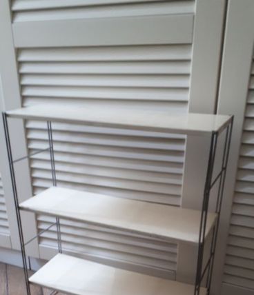 etagere string tomado 1960 Les deux montants sont en métal b