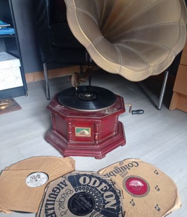 GRAMOPHONE