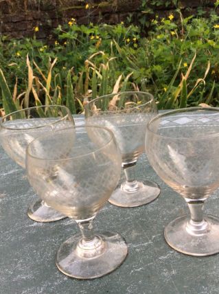 4 verres à liqueur