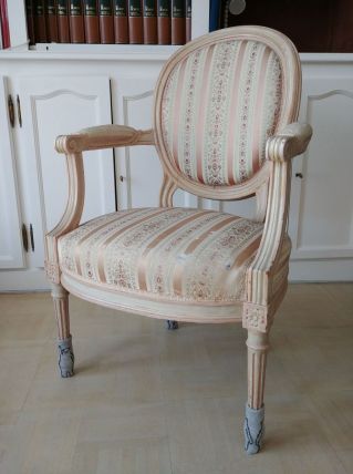Fauteuil Médaillon Louis XVI à rénover
