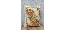 Joli coussin brodé (motif floral)