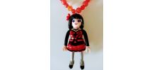Collier Playmobil, perles rouges, figurine rouge, noire