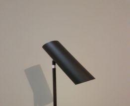 Lampadaire acier noir Faro Barcelona