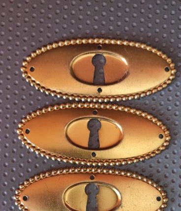 5 entrées de serrure dorées pour commode, meuble ancien