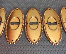 5 entrées de serrure dorées pour commode, meuble ancien