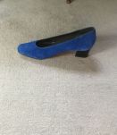 Paire d’escarpins en daim bleu océan 