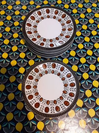 Céramique Boch assiettes dessert modèle noix 1966