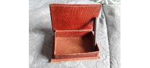 Boîte à cartes en cuir  repoussé 