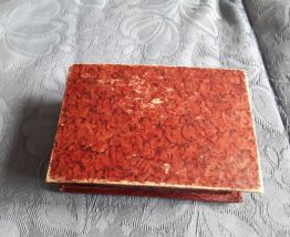 Boîte à cartes en cuir  repoussé 
