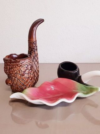 Cendriers pipes motifs personnage et feuille lot de 2( K11)