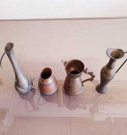 Lot de 4 jolis pichets en cuivre gravés( ref K12)