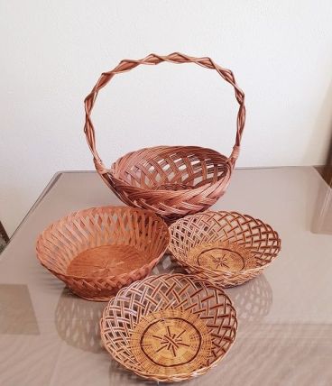 Lot de panier et 3 corbeilles en roseau et osier ( ref K20 )