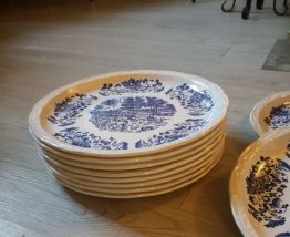 8 assiettes publicitaires BP 