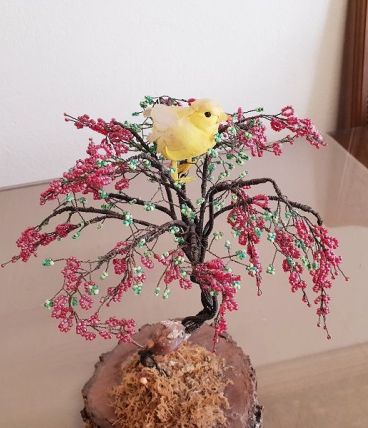 Fleur en perle avec oiseau et souris .( ref K 30 )