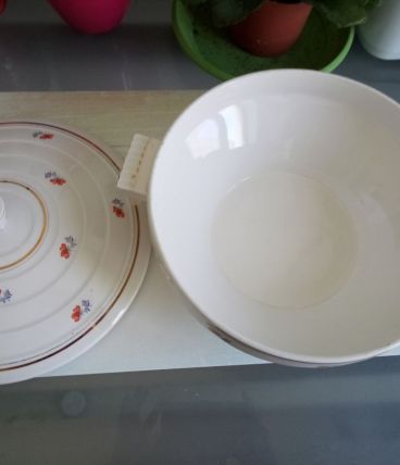 Soupière en porcelaine Babel de Saint Amand de 1950