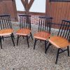 Chaises scandinaves   de style en bon etat  