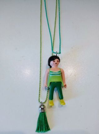 Collier Playmobil vert clair et foncé à pompon