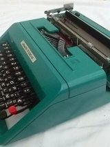 Machine a écrire Olivetti Studio 45