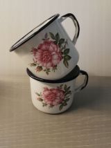 Service émaillé de 6 Tasses et un broc 