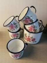 Service émaillé de 6 Tasses et un broc 