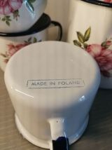 Service émaillé de 6 Tasses et un broc 