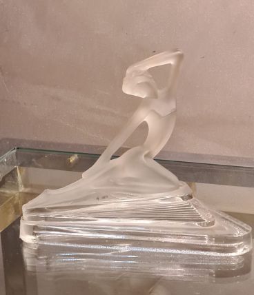 vide poche  verre moulé  opaque   , dans le gout , lalique, 