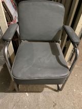 Tabouret industriel  et fauteuil de bureau  ,