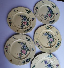 5 assiettes anciennes signé 23 cm