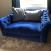 Canapé en velours bleue 