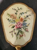 Brosse et miroir en métal doré vintage à fleurs