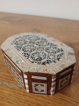 Boîte à bijoux en bois, os et nacre