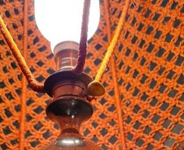 grande lampe nickelé 1970 abat jour macramé  87x40